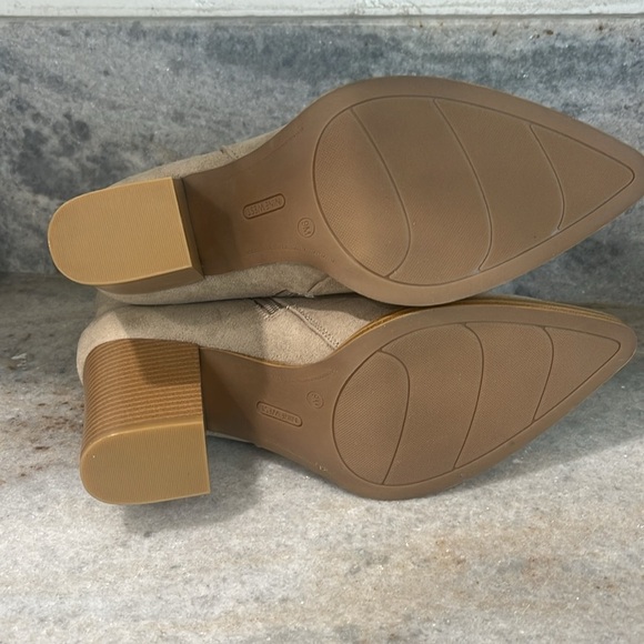 NWT Nine West Women's Beige Suede Western Style Ankle Boots - Picture 5 of 7